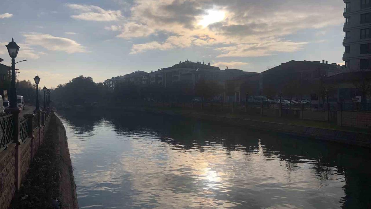 Eskişehir'de Güneş ve Porsuk Çayı'nın Büyüleyici Manzarası Vatandaşları Etkiledi