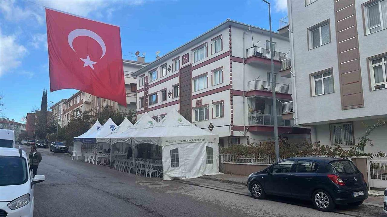 Ankara Mamak'ta Şehit Cem Dolapcı'nın Evine Taziye Çadırı Kuruldu