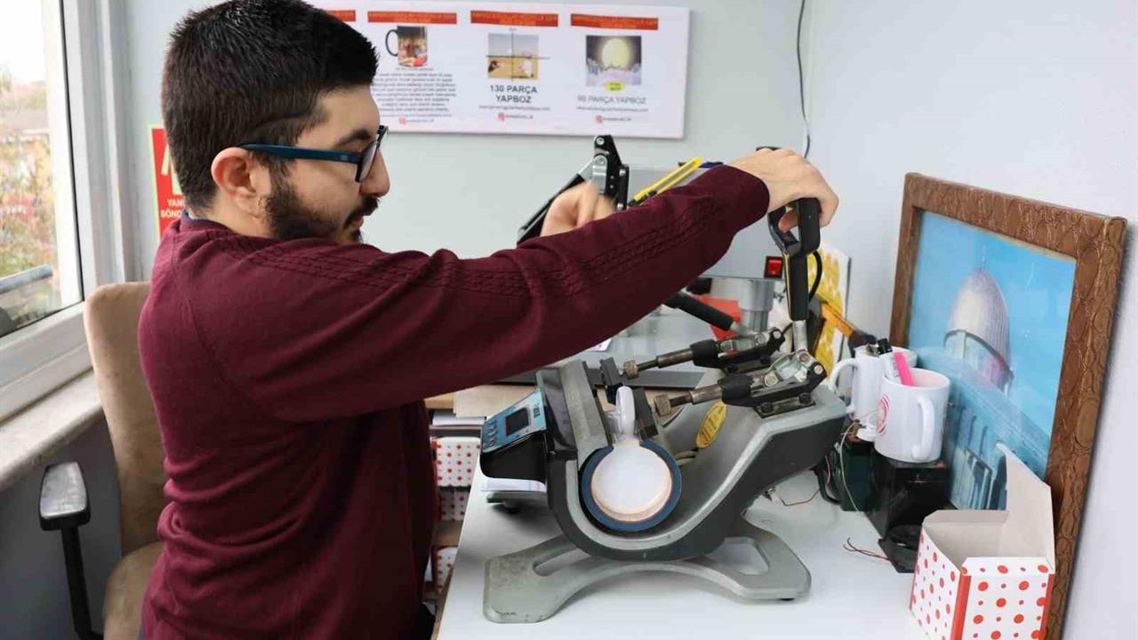 Ümraniye'de Engelli Genç Enes Kahveci, Belediye Desteğiyle Ekonomik Hayata Katıldı