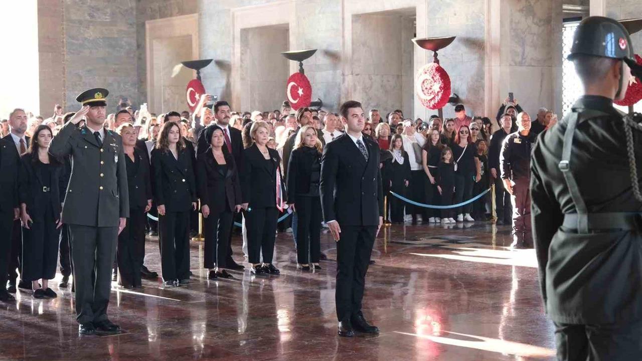 Bodrum'da Başkan Mandalinci ve Meclis Üyeleri Anıtkabir'i Ziyaret Etti