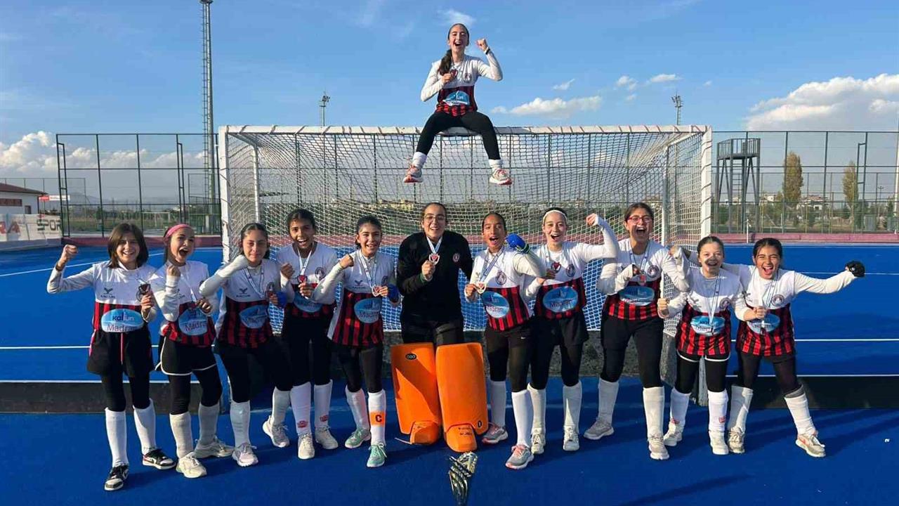 Muğla U13 Hokey Takımı Konya'da Türkiye Şampiyonu Oldu
