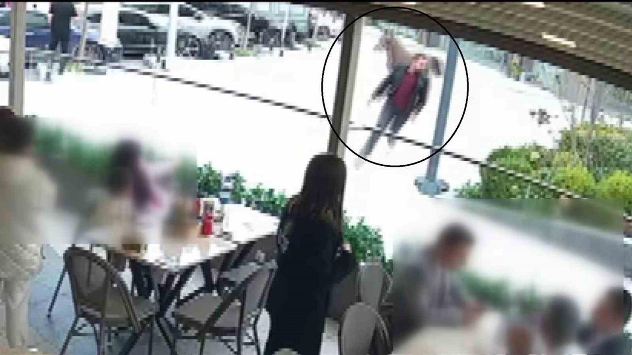 Ümraniye'de Başıboş Bir At, Cadde Üzerinde Vatandaşları Kovaladı