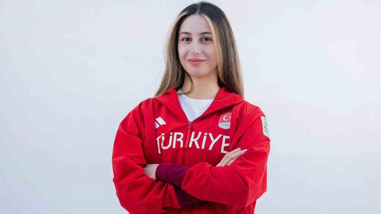 Bursa'dan Özge Yılmaz, Kadın Masa Tenisi Milli Takımı ile Gümüş Madalya Elde Etti