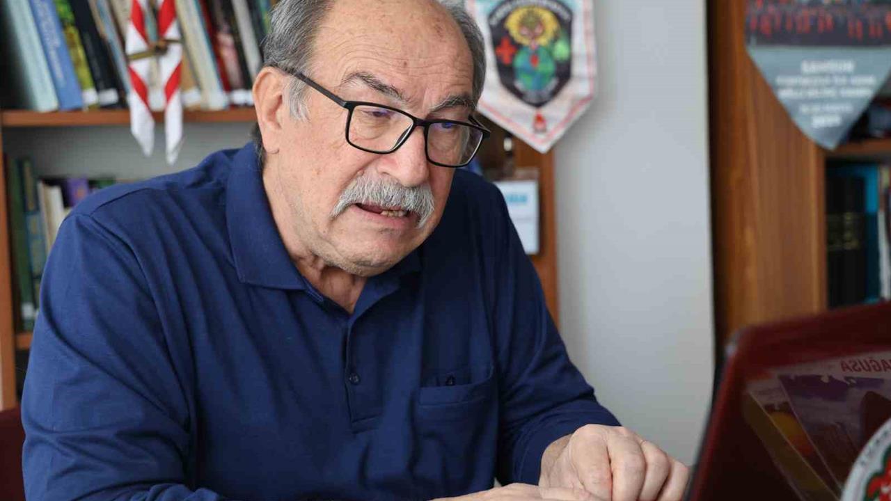 Kırşehir'de Emekli Öğretim Görevlisi Mahmut Seyfeli, 5 Ciltlik Eser Üzerinde Çalışıyor