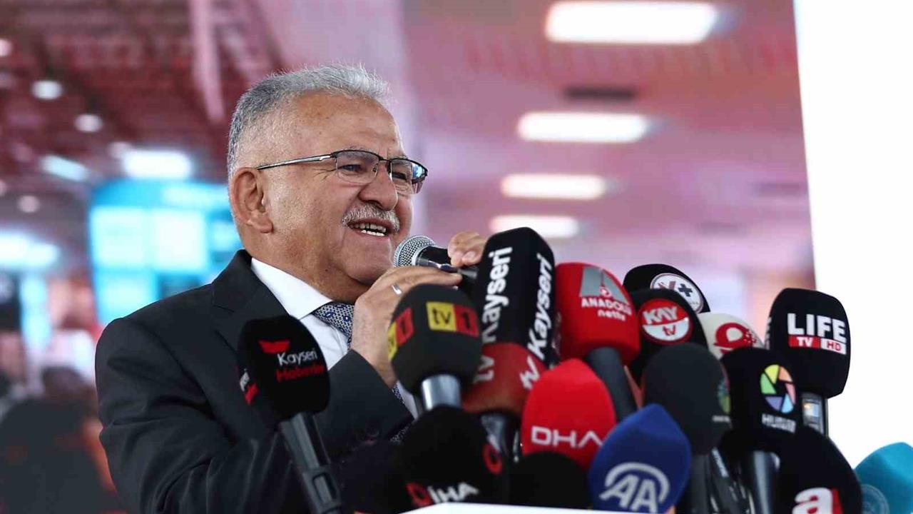 Kayseri Büyükşehir Belediye Başkanı Memduh Büyükkılıç, Türkiye'nin en çok konuşulan 11. siyasetçisi oldu.