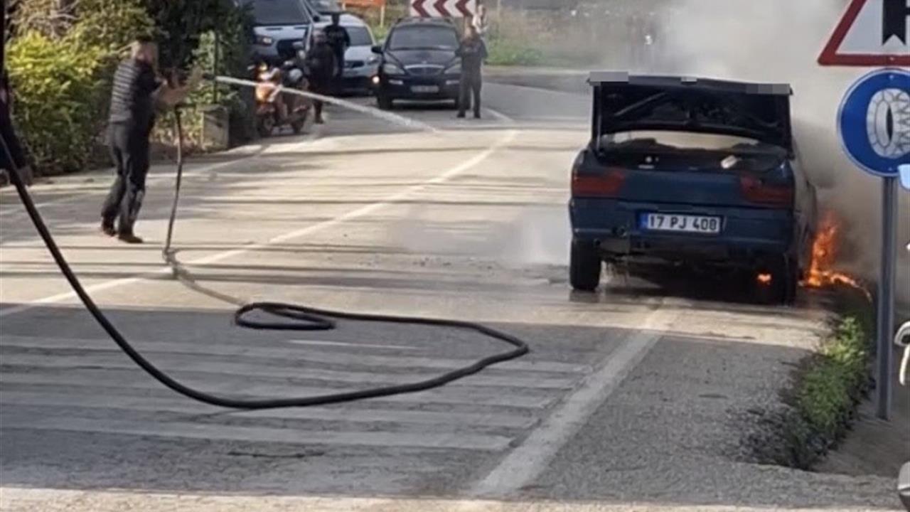 Çanakkale Eceabat'ta Seyir Halindeki Otomobil Yandı, Kullanılamaz Hale Geldi