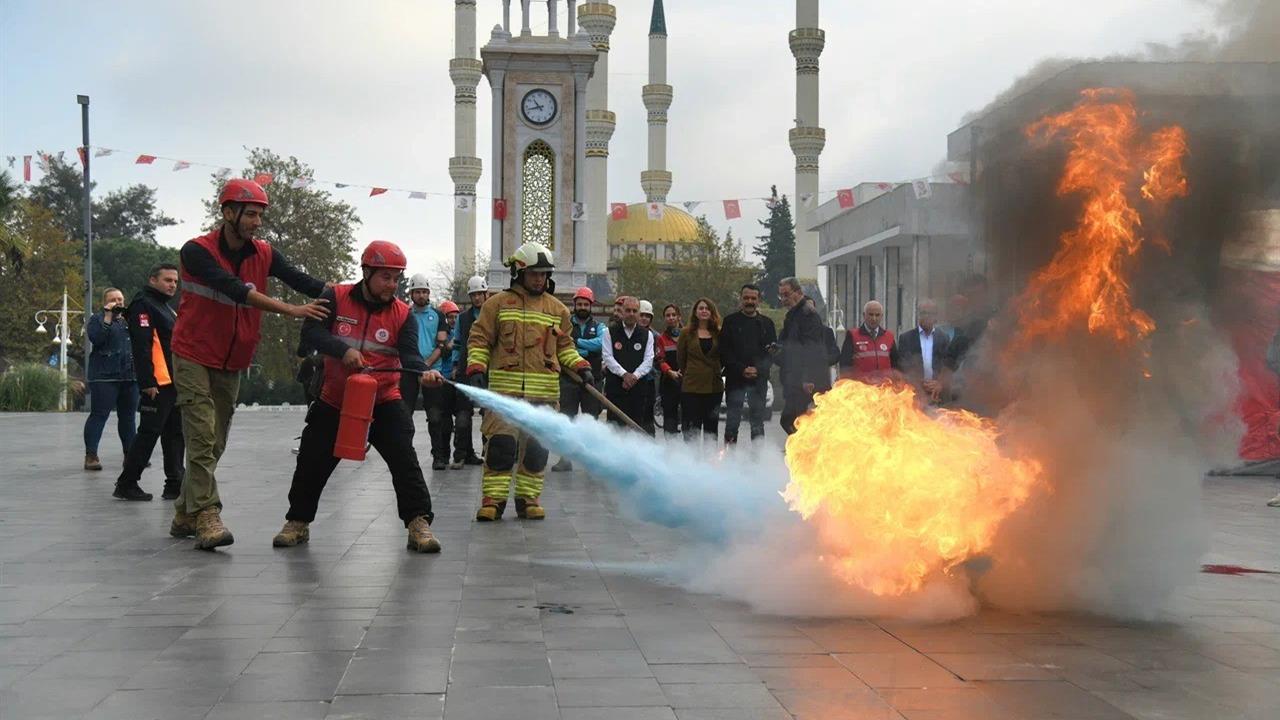 Yunusemre Belediyesi Personeli, Deprem Tatbikatında Uygulamalı Eğitim Aldı