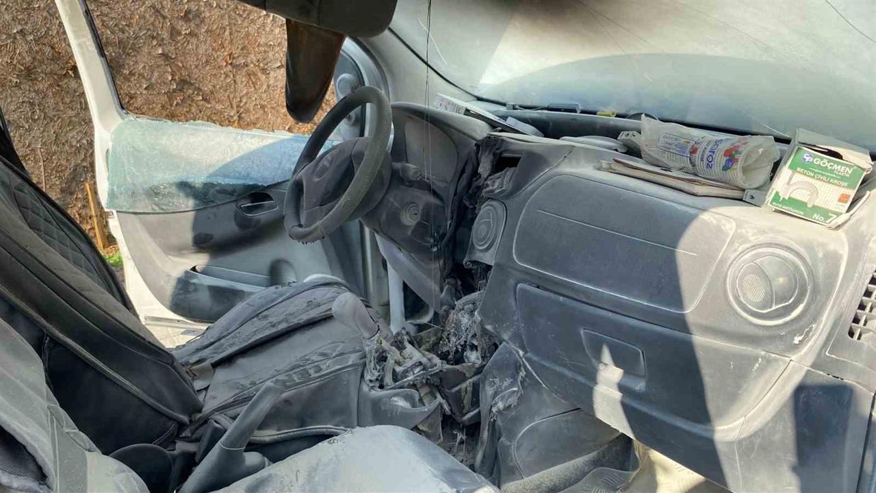 Aydın Efeler'de Park Halindeki Ticari Araçta Yangın Çıktı