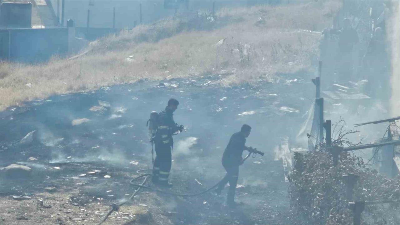 Şırnak Yeni Mahalle'deki Boş Arazide Yangın Çıktı