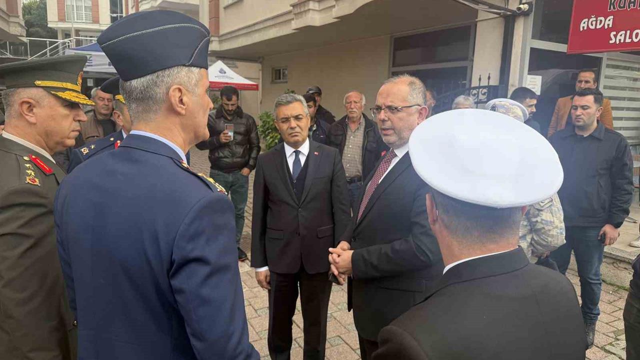 İstanbul'da MSÜ Rektörü Prof. Dr. Erhan Afyoncu, Şehit Hava Pilot Yarbay Gökhan Korkmaz’ın ailesini ziyaret etti.