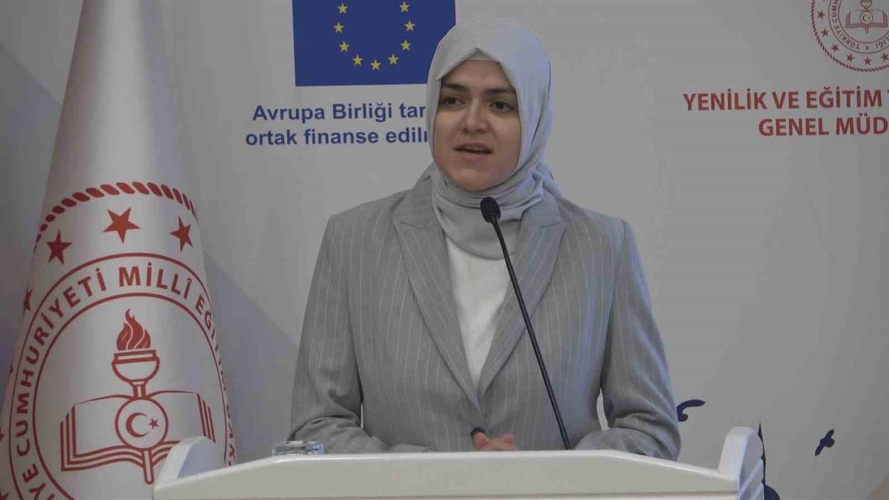 Diyarbakır'da 130 Öğretmenin Katıldığı eTwinning Temel Eğitim Çalıştayı Başladı