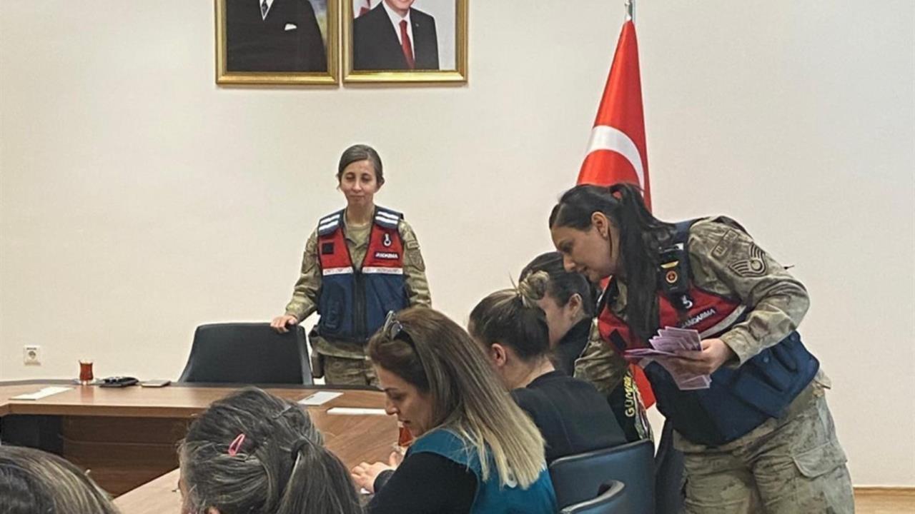 Hakkari Yüksekova'da Kadın Güvenlik Güçleri KADES'i Tanıtıyor