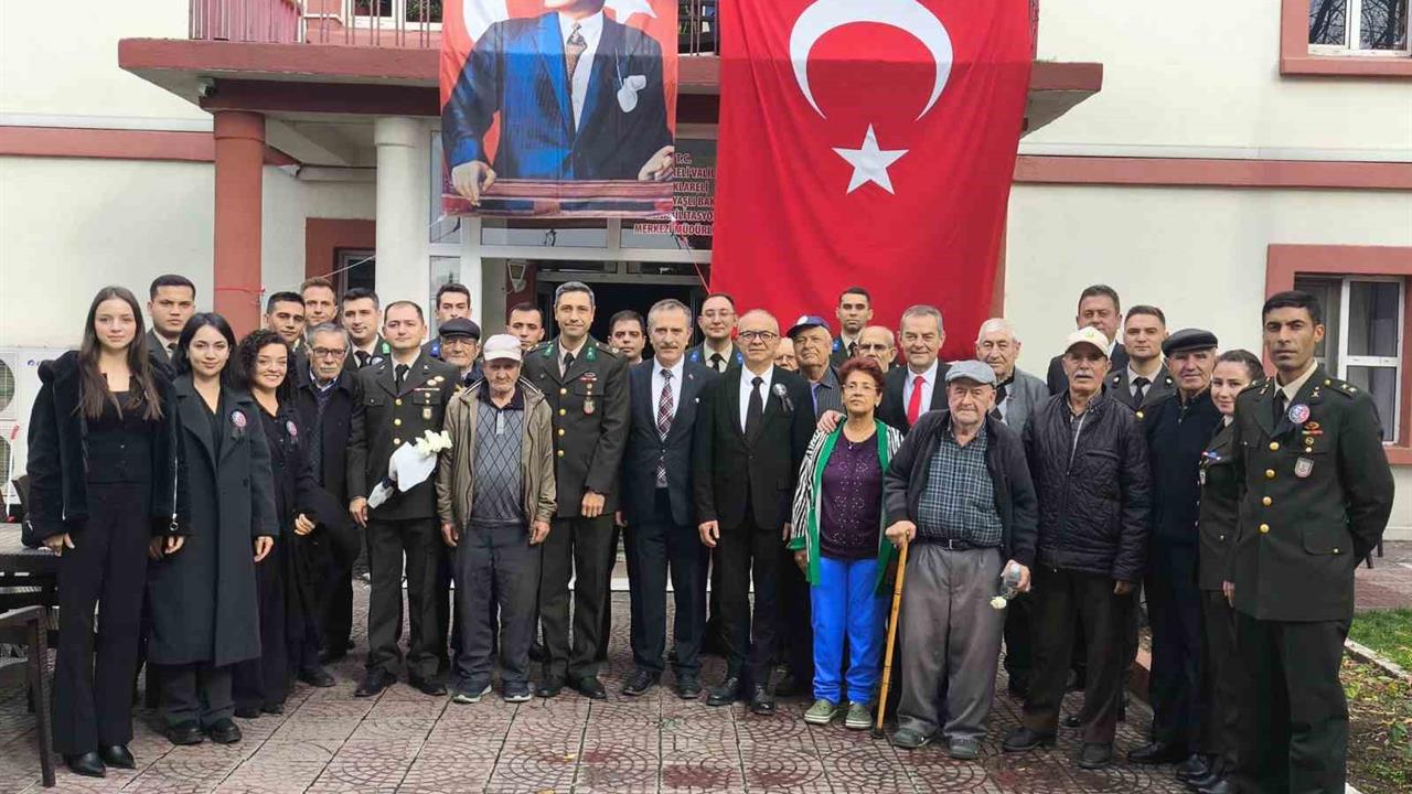 Kırklareli Huzurevi'nde 55. Tugay Komutanlığı'ndan Anlamlı Ziyaret Gerçekleşti