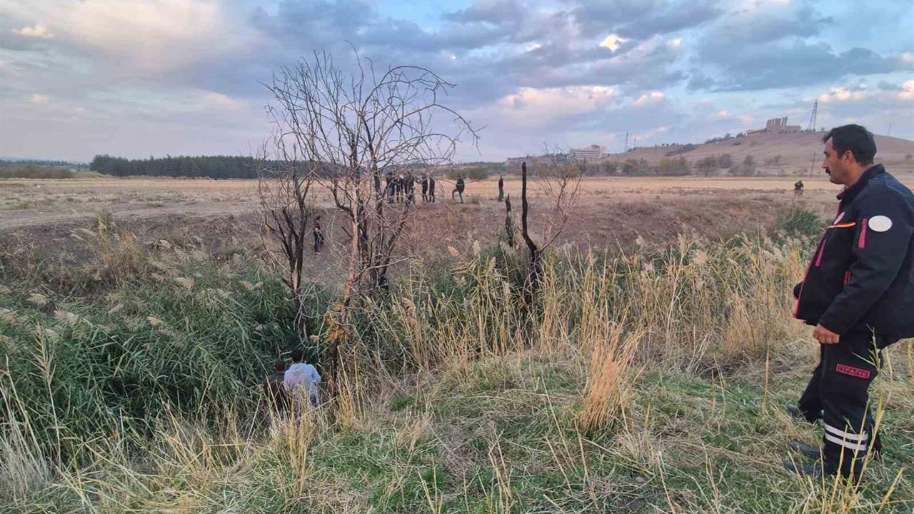Diyarbakır'da Hastaneden Ayrıldıktan Sonra Polis Memuru İsmail Tarhan Sazlık Alanda Bulundu