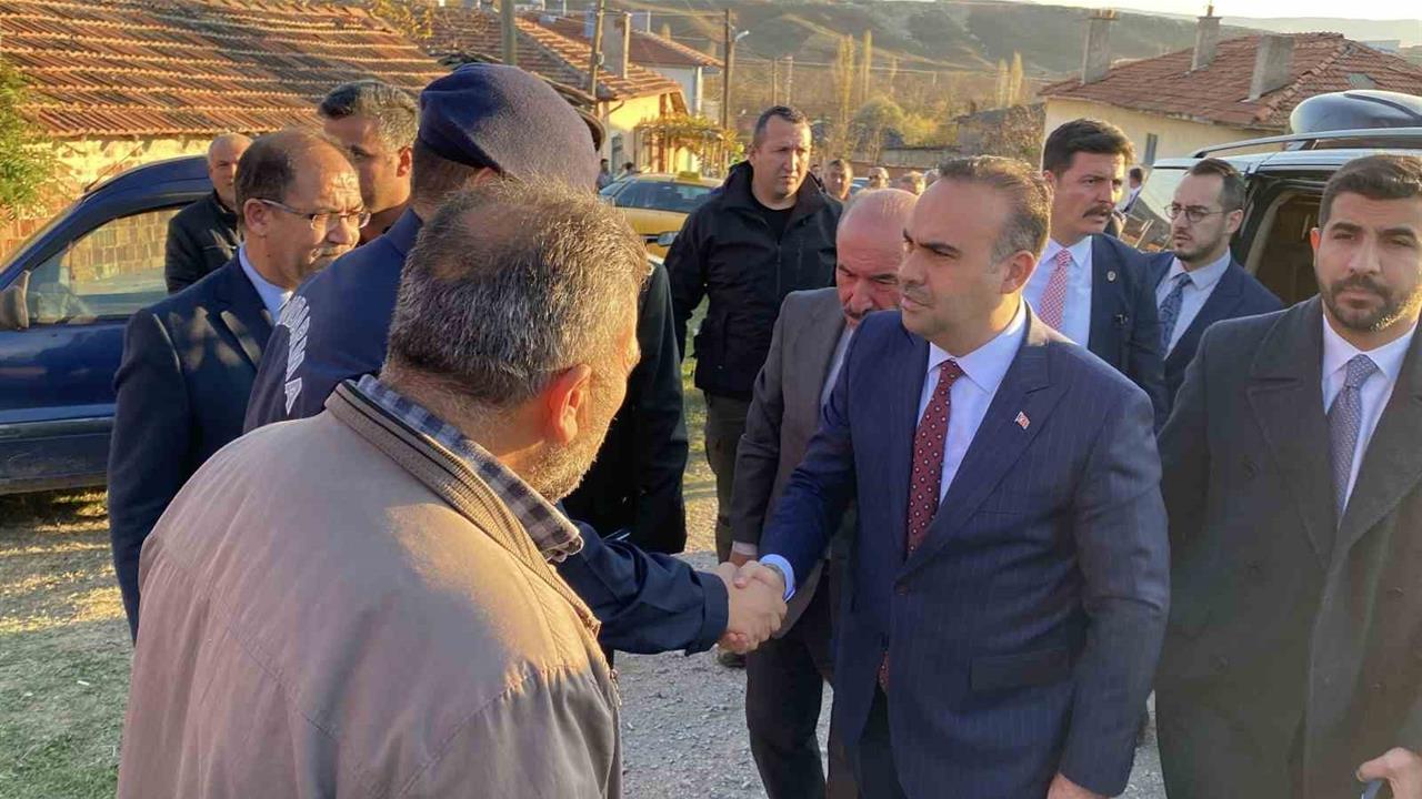 Çorum'da Bakan Kacır, Şehit Astsubay İbbiği'nin Ailesine Taziye Ziyareti Gerçekleştirdi