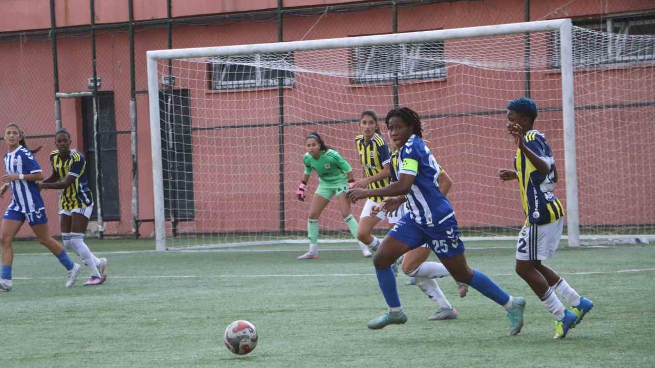 Hakkari Merkez'de Fenerbahçe, Hakkarigücü'nü 2-0 Yendi