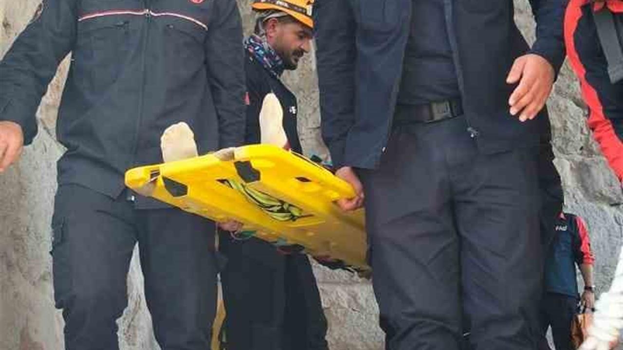 Adana Ceyhan'da Tarihi Yılankale'de Düşen Çocuk Sedyeyle Taşındı