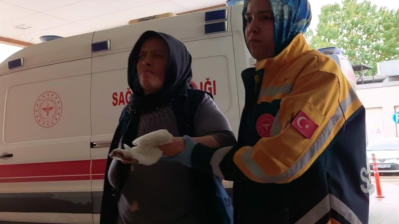 Bursa İnegöl'de Merdaneli Ütüye Eli Sıkışan Kadın Yaralandı