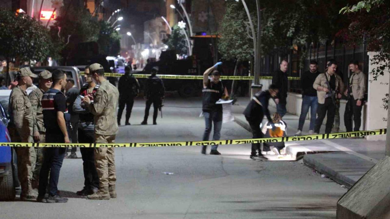 Cizre'de Adliye Önünde Gerçekleşen Silahlı Saldırıda 1 Kişi Hayatını Kaybetti