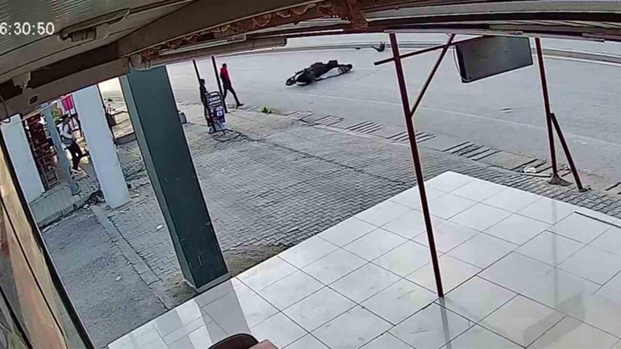 Hatay Antakya'da Sokak Köpeğine Çarpan Motosikletli Yaralandı