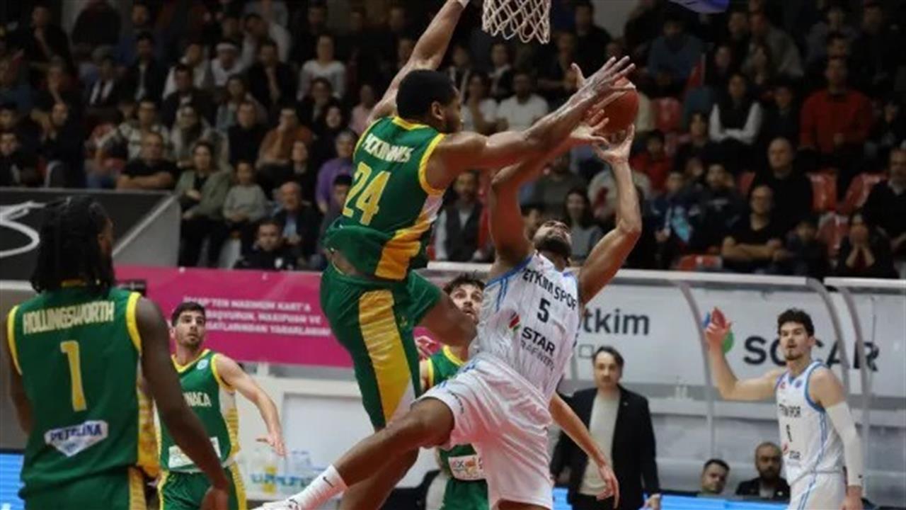 İzmir Aliağa'da Aliağa Petkimspor, AEK Larnaca'yı 101-58'lik skorla mağlup etti.