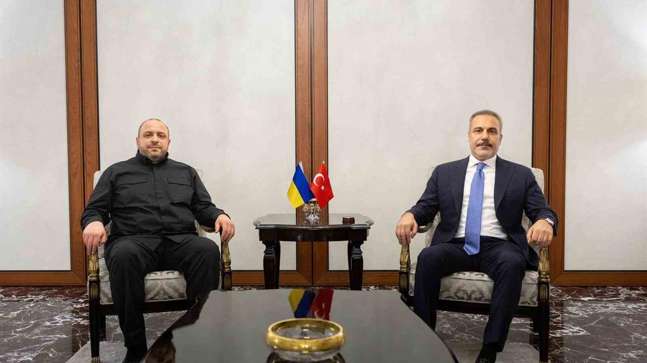 Hakan Fidan, Ukrayna Milli Güvenlik ve Savunma Konseyi Sekreteri Rüstem Umerov ile Ankara'da bir araya geldi.