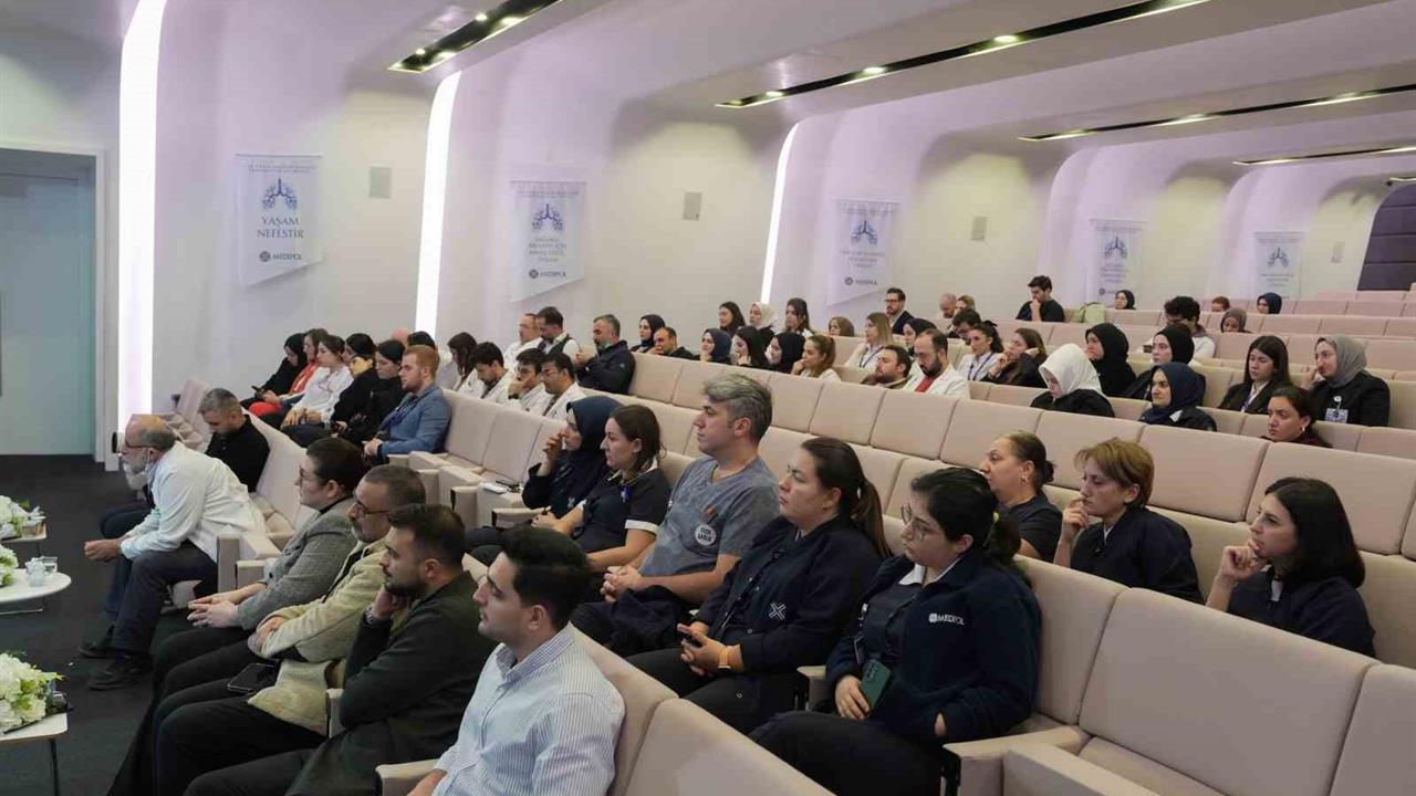 İstanbul'da Gerçekleşen Akciğer Kanseri Farkındalık Panelinde Uzmanlar Bilgi Verdi