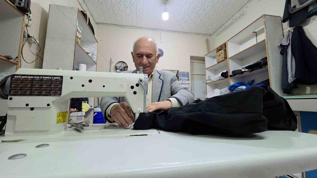 Kütahya’da 52 Yıldır Terzilik Yapan Himmet Kalkan, Sanatın Yok Olma Eşiğinde Olduğunu Belirtti
