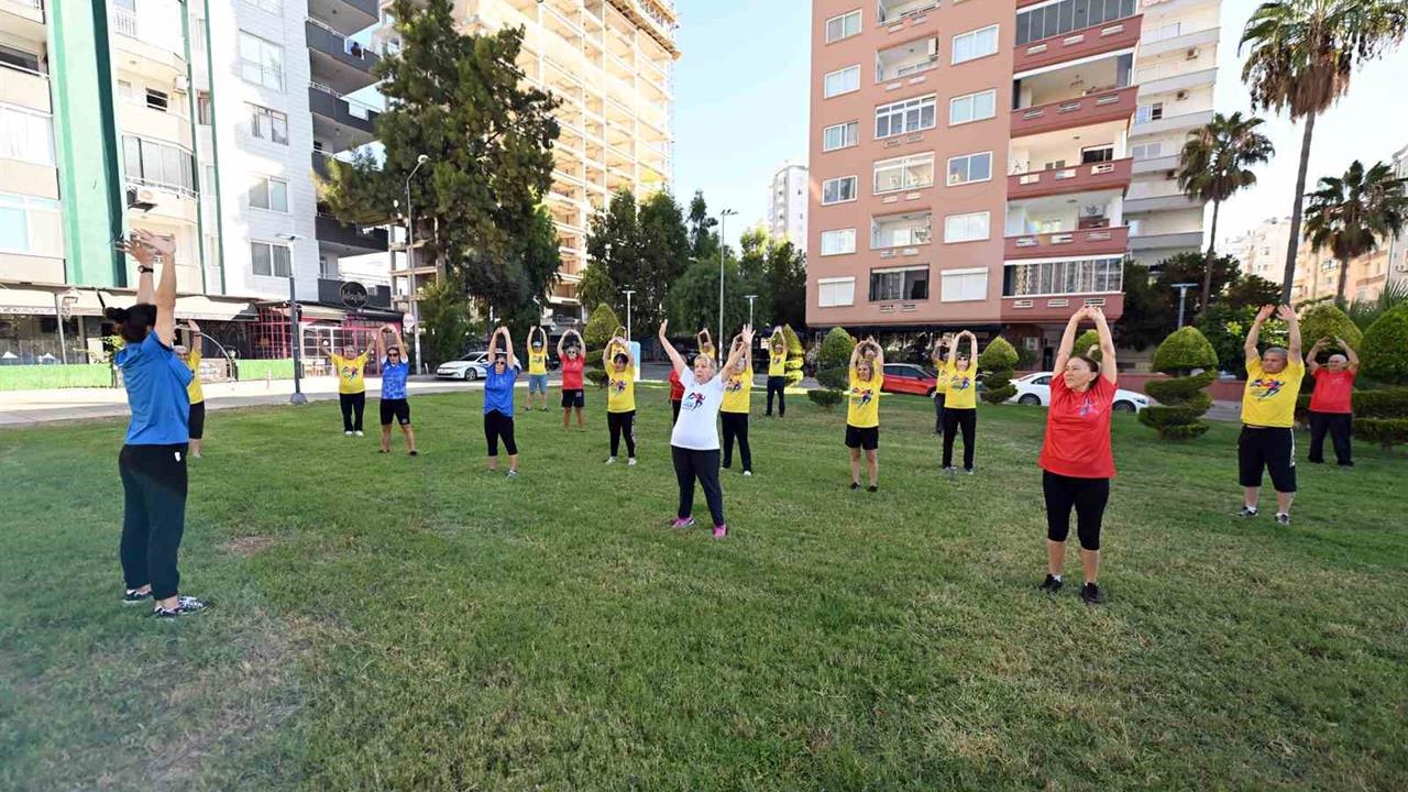 Mersin Yenişehir'de Emeklilerin Sabah Sporuna İlgi Artıyor