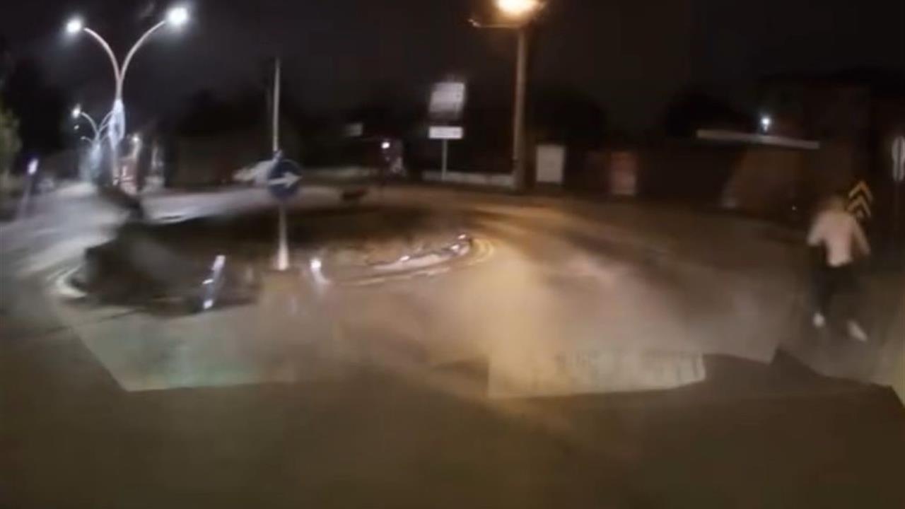 Bolu Paşaköy'de Köpeklerin Kovaladığı Genci Sürücü Kurtardı