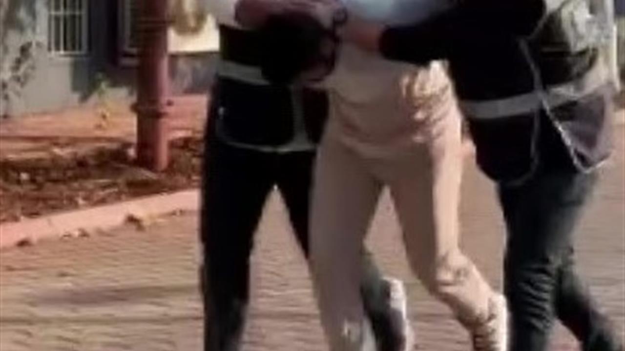 Adana Çukurova'da Nikah Salonu Önünde Kavga Sonrası Havaya Ateş Açan Şüpheli Tutuklandı