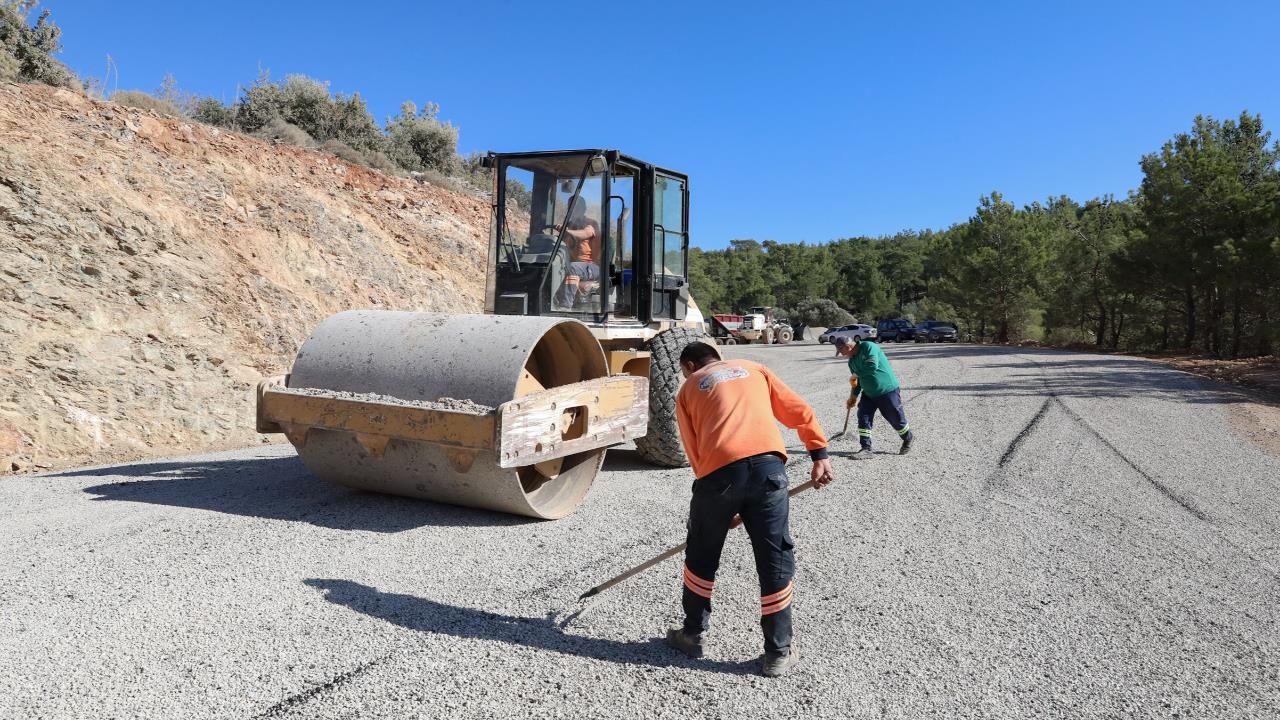 Gülnar’da 5 Mahalleyi Birbirine Bağlayan Grup Yolu’nu Yeniledi