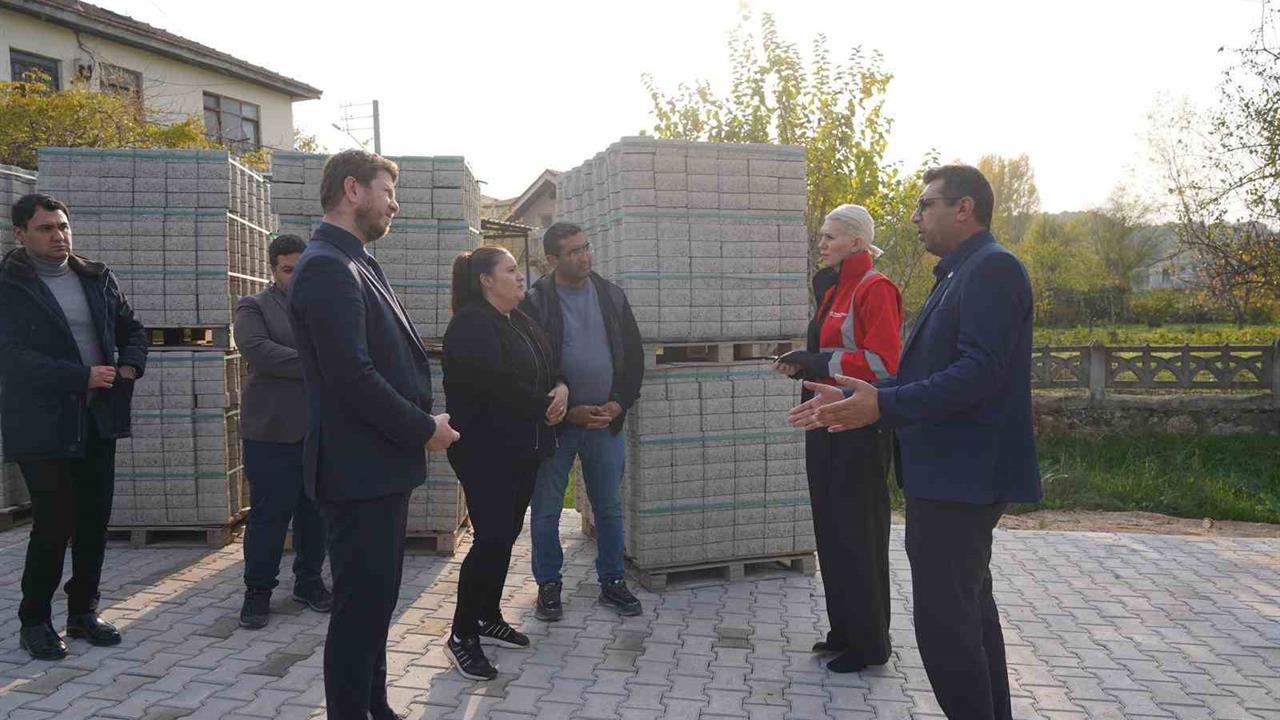 Bilecik Pelitözü Mahallesi'nde Yapılan Çalışmalarla Çamur Sorunu Çözülüyor