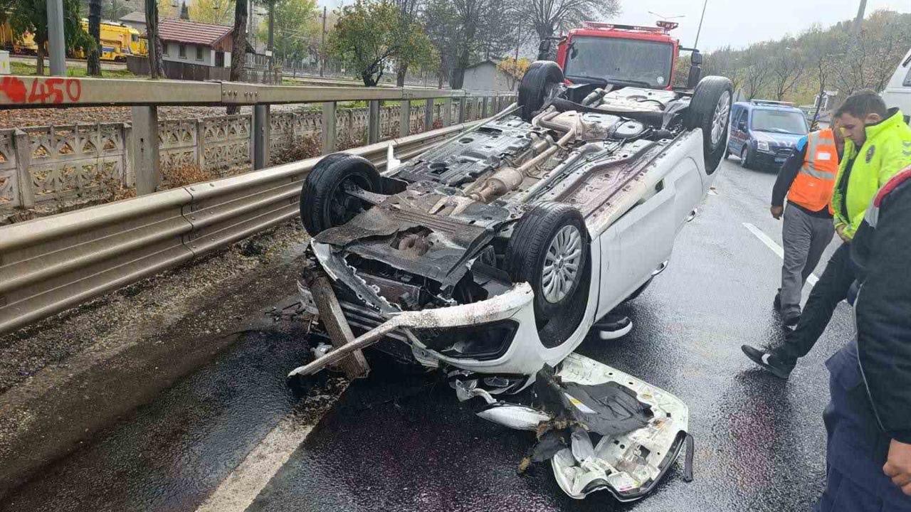 Bilecik Pazaryeri'nde Takla Atan Araçta Sürücü Hafif Yaralandı