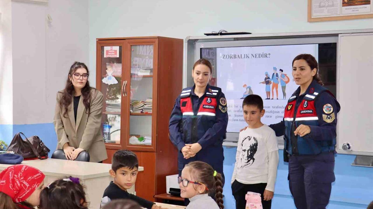 Çanakkale Merkez'de Akran Zorbalığı ve Mahremiyet Eğitimi Düzenlendi