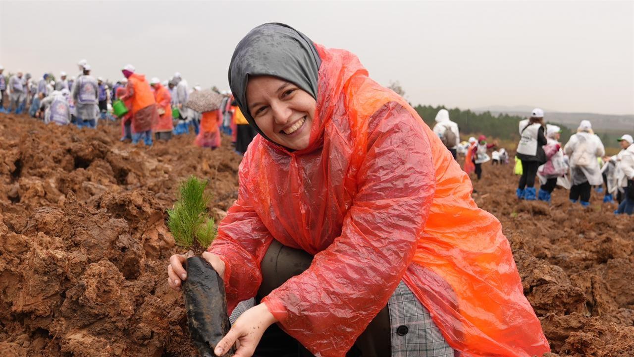 İstanbul Pendik’te TÜRGEV Gençleri Milli Ağaçlandırma Günü’nde 1111 Fidan Dikti