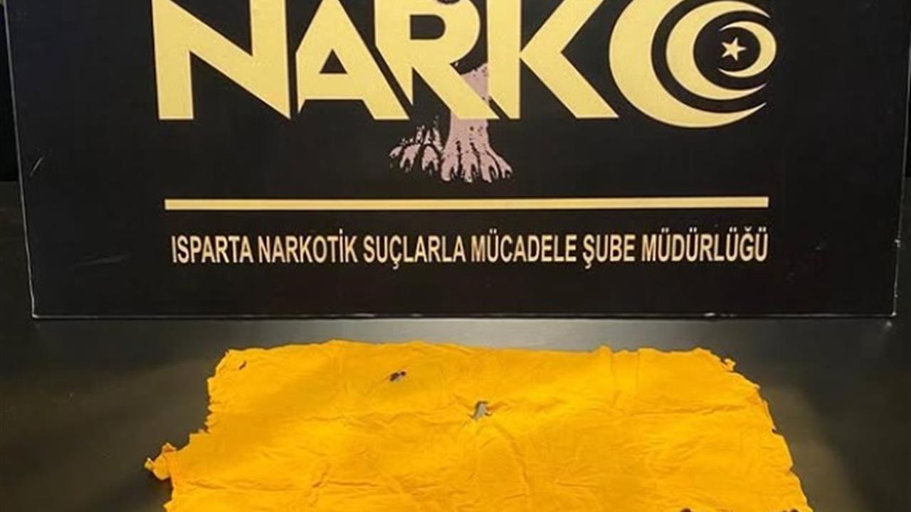 Isparta'da Yapılan Operasyonda 3 Bin 351 Kâğıda Emdirilmiş Uyuşturucu Ele Geçirildi