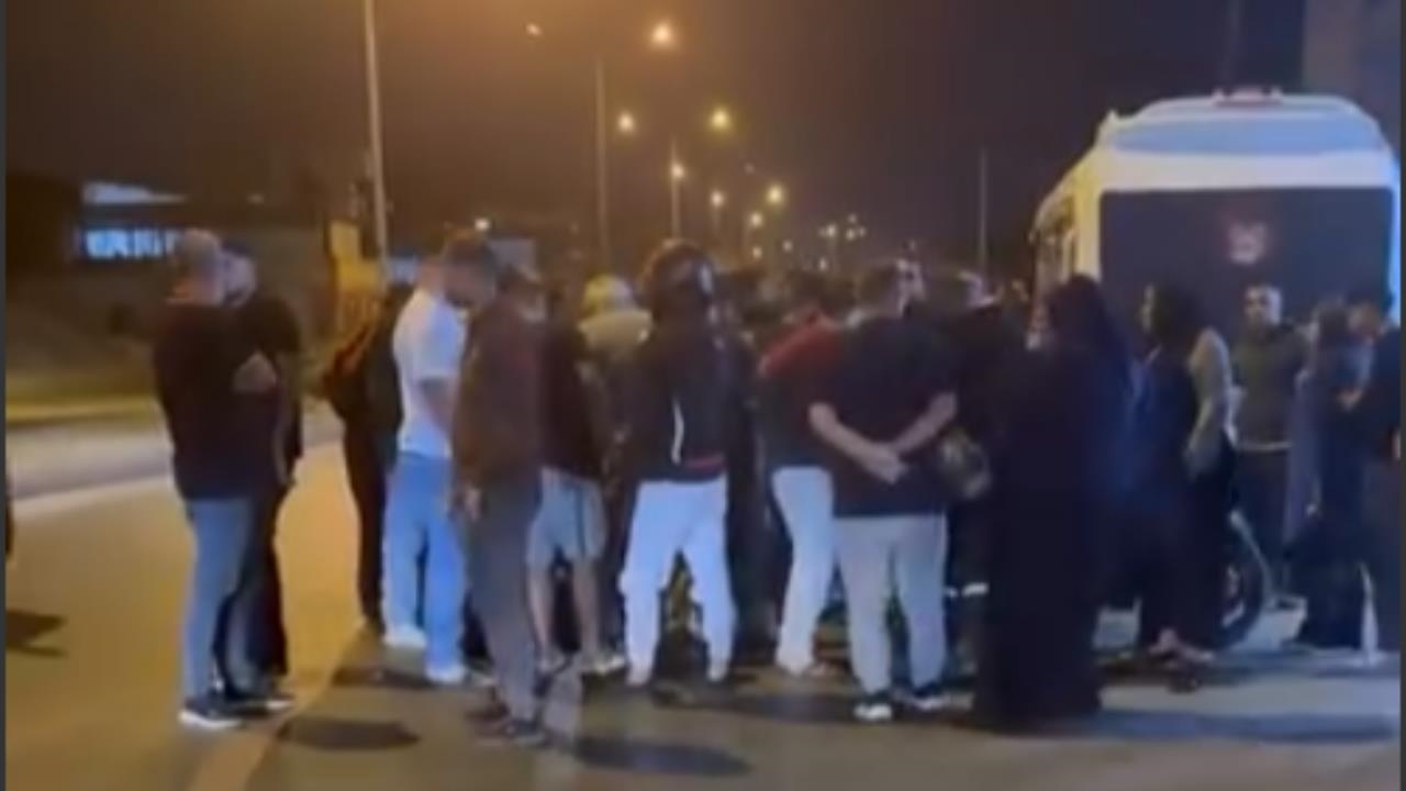 Mersin'de Gece Vakti Motosikletliye Çarpan Araç Kaçtı: 1 Yaralı