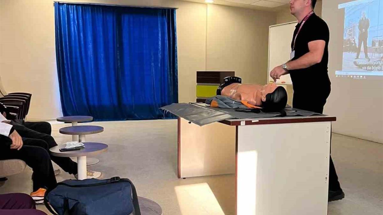 Aydın'da ADÜ Hastanesi Personeline Temel Yaşam Desteği Eğitimi Verildi