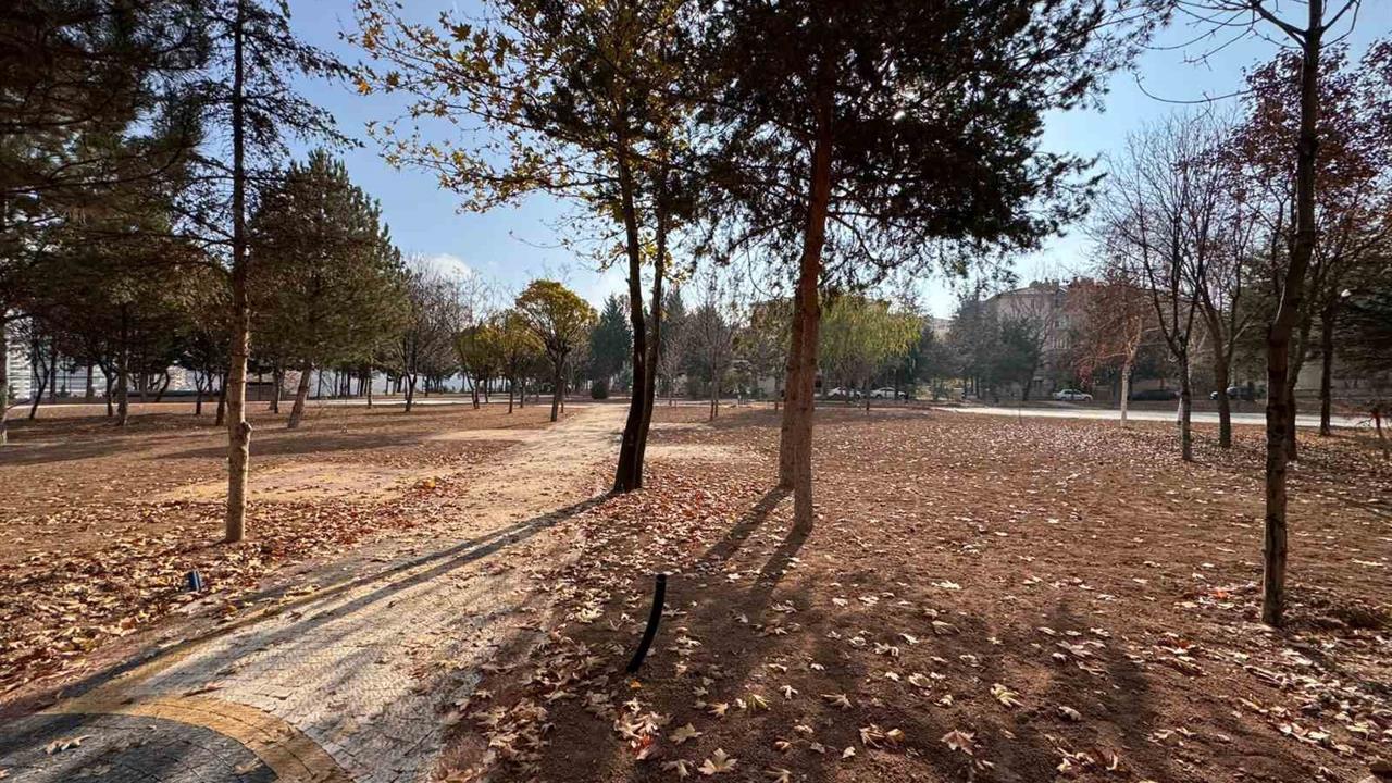 Pursaklar'da Parkların Yenileme Çalışmaları Devam Ediyor