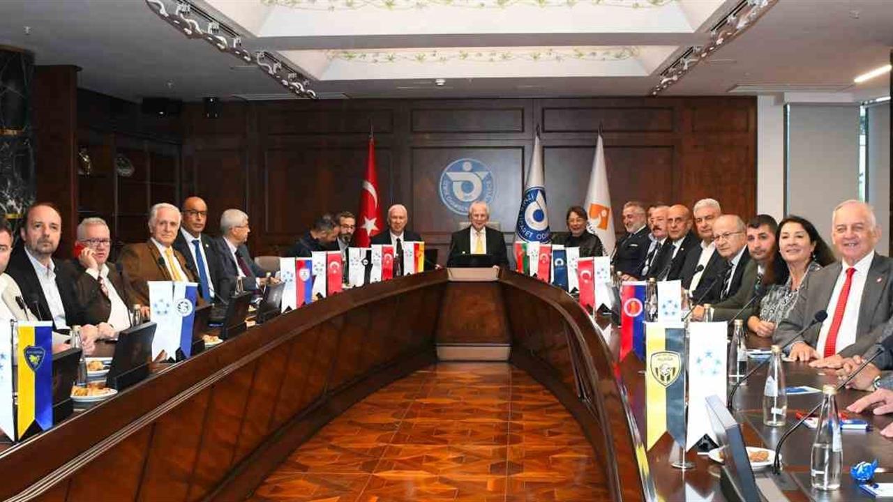 İzmir'de Spor Kulüplerinin Kent Ekonomisine Olan Katkıları Ele Alındı