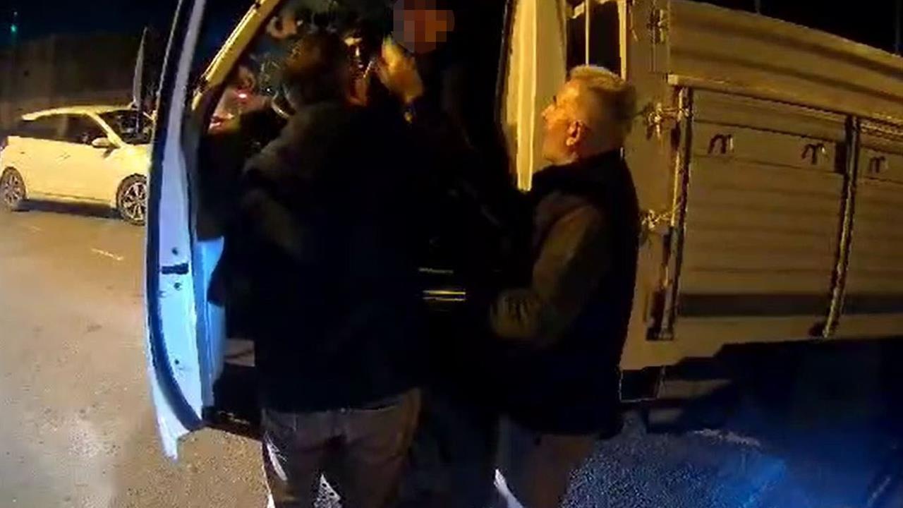 Arnavutköy'de Motosiklet Sürücüsüne Kamyonet Şoföründen Saldırı