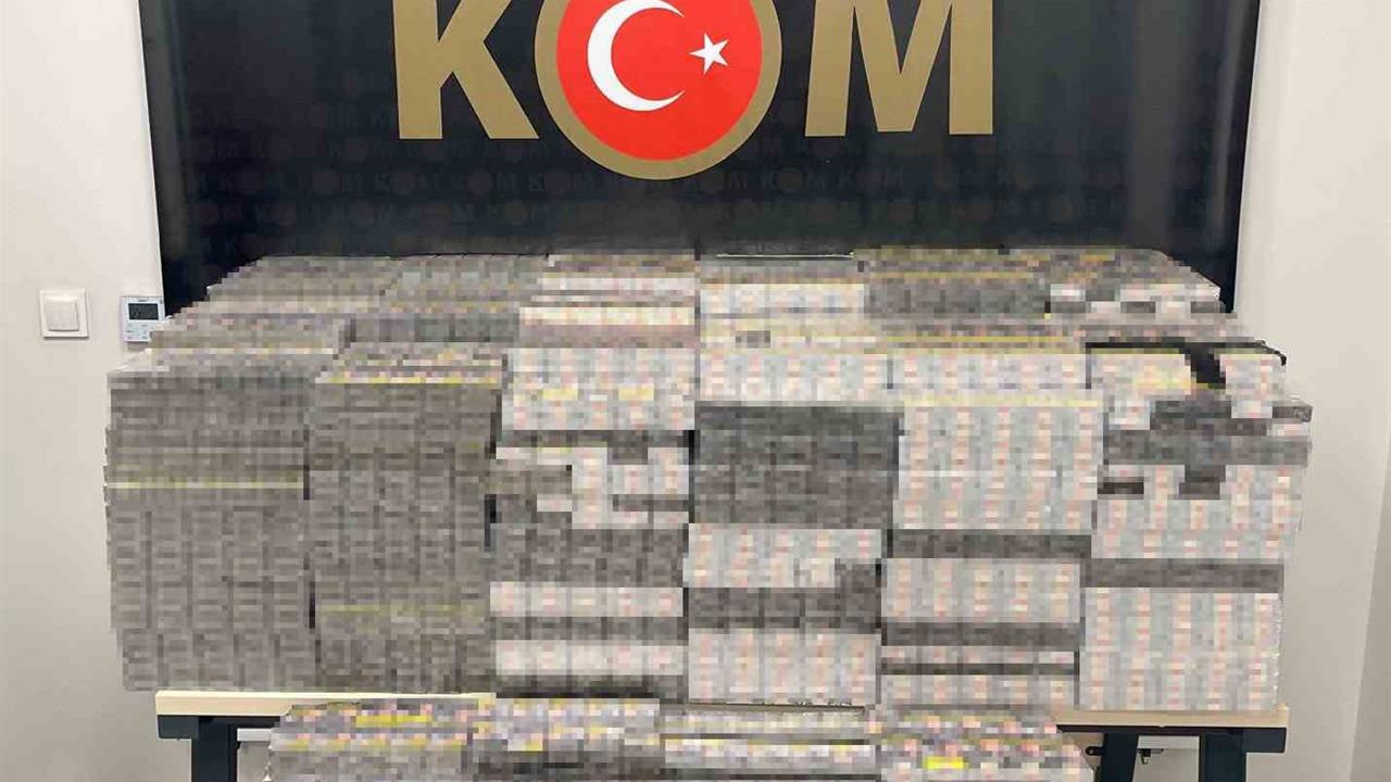 Mardin Midyat'ta Yapılan Operasyonda 7 Bin 900 Paket Kaçak Sigara Ele Geçirildi