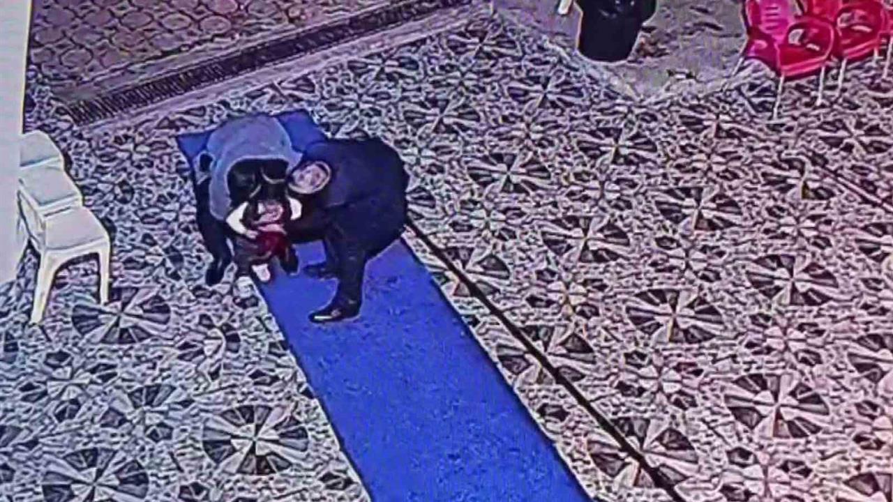 Şırnak Merkez'de Düğün Sırasında Çocuğun Boğazına Şeker Kaçtı, Gazeteci Müdahale Etti