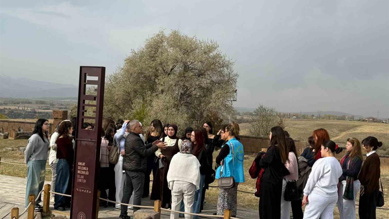 Muğla Gençlik ve Spor İl Müdürlüğü, Gençler İçin Bitlis ve Van'a Kültürel Gezi Düzenledi