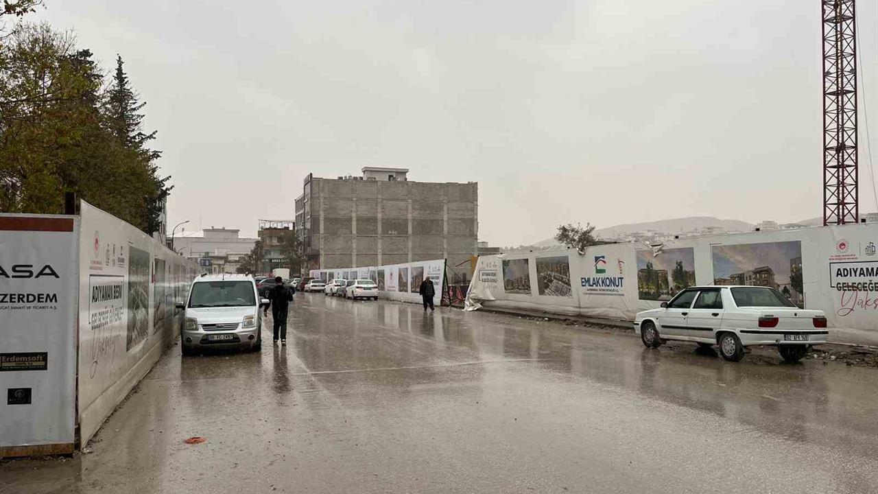 Adıyaman Besni'de Sağanak Yağış, Kuraklığa İyi Geldi