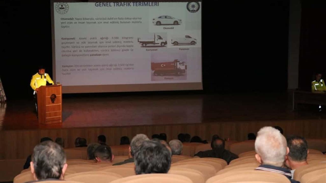 Eskişehir'de Fahri Trafik Müfettişleriyle Bilgilendirme Toplantısı Yapıldı