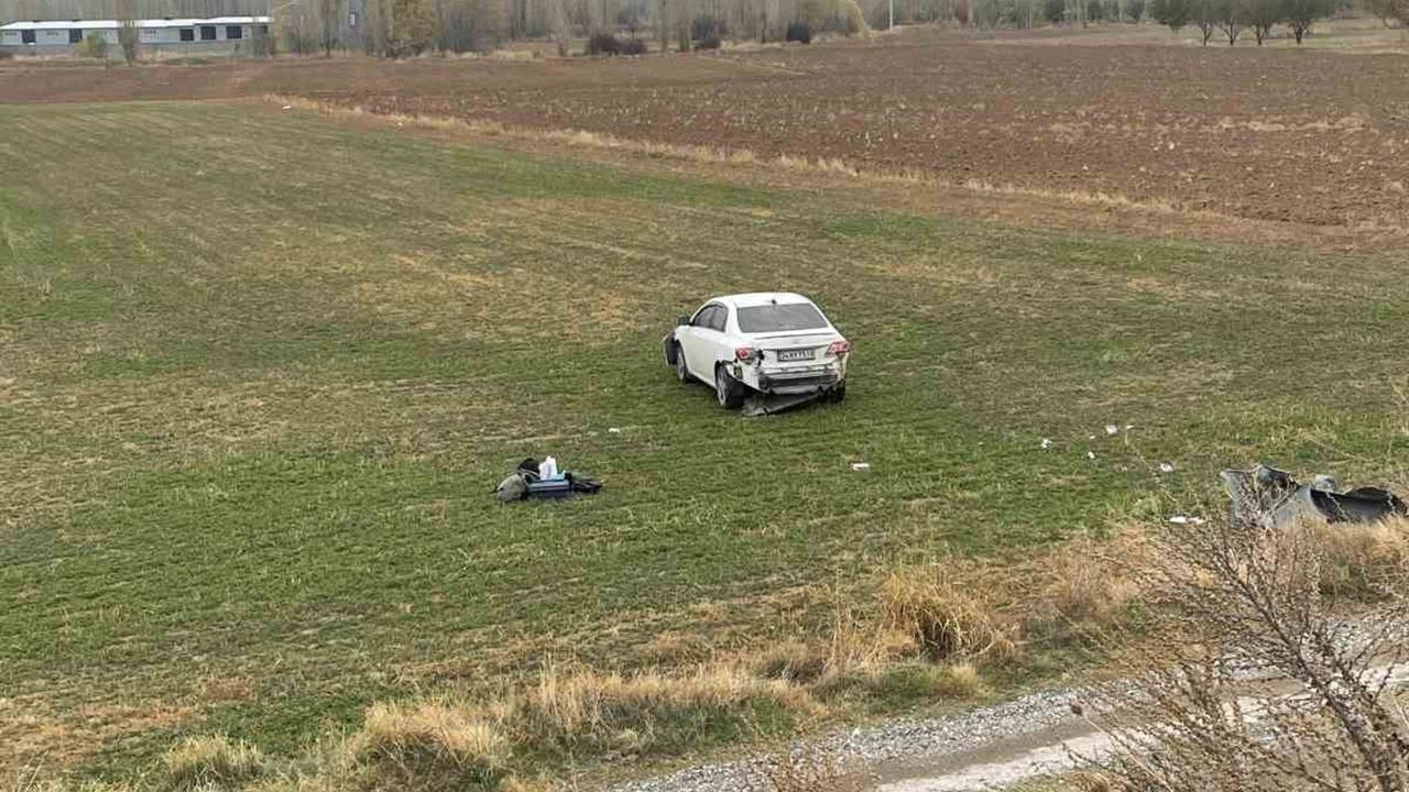 Afyonkarahisar Bolvadin'de Şarampole Düşen Otomobilde Sürücü Yaralandı