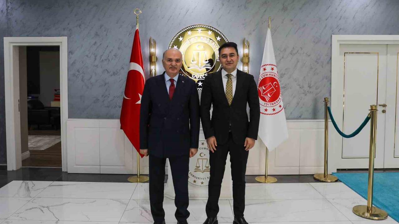 Düzce'de Başkan Özlü, Başsavcı Emre ile Şehir Gelişimi ve İş Birliği Üzerine Görüşme Gerçekleştirdi