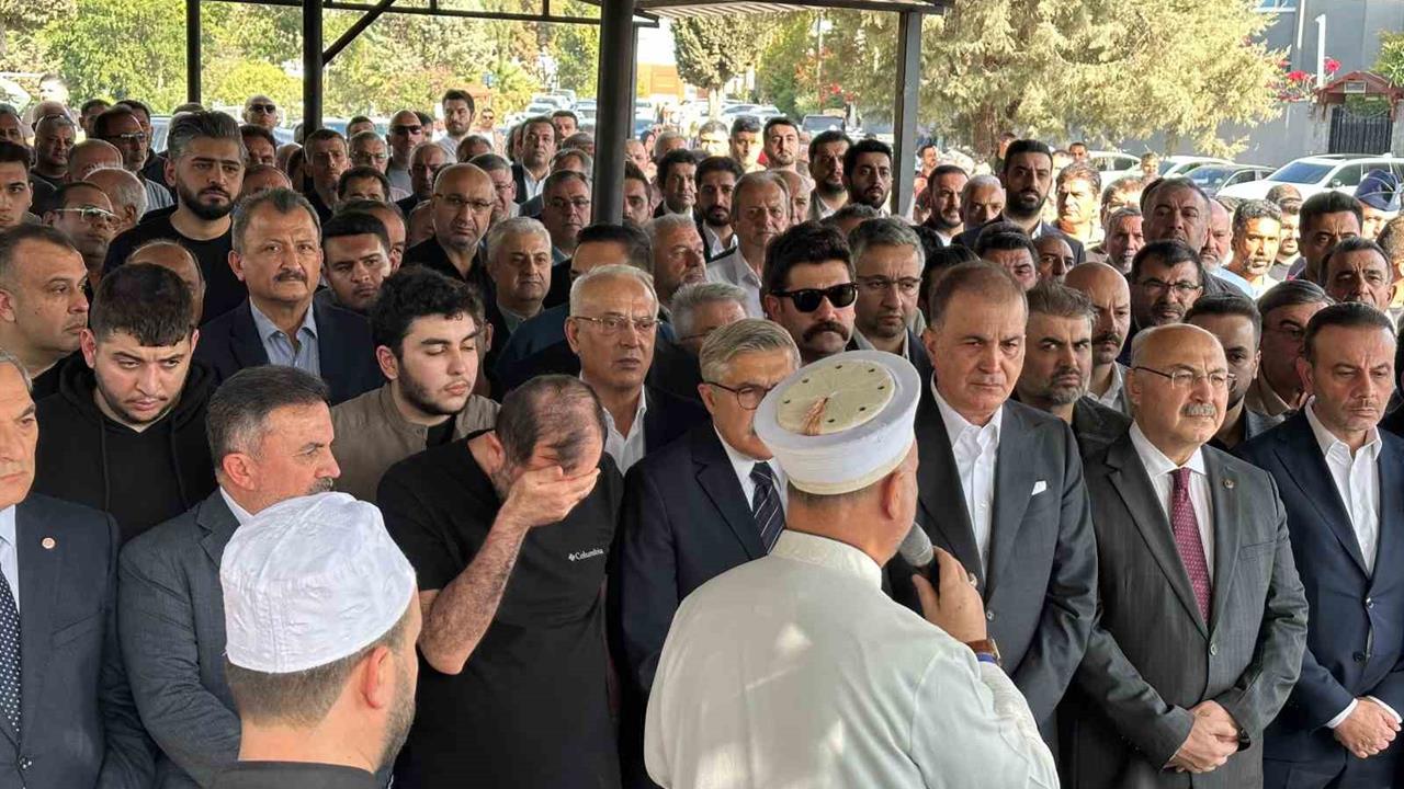 Ömer Çelik, Adana'da Dayısının Cenaze Törenine Katıldı
